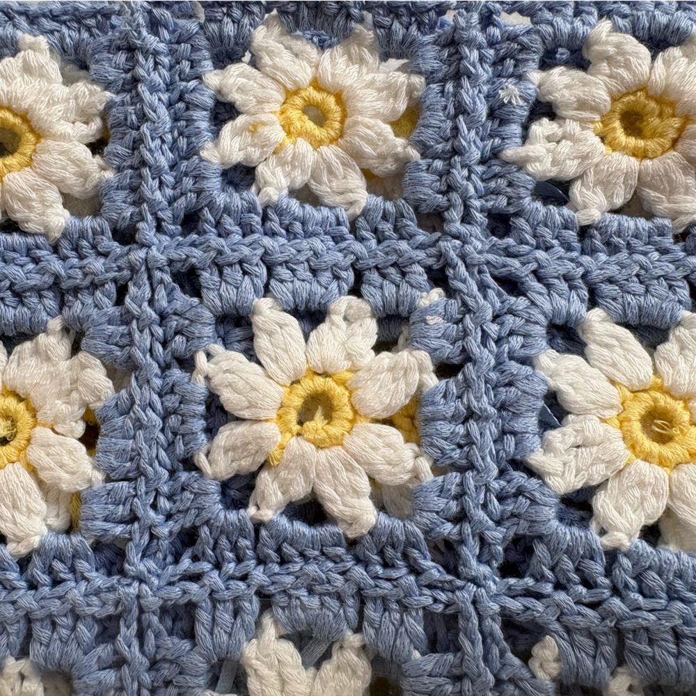 Altar’d State Crochet Tank Top Sleeveless Blue White Flowers Cottagecore M - Picture 4 of 9